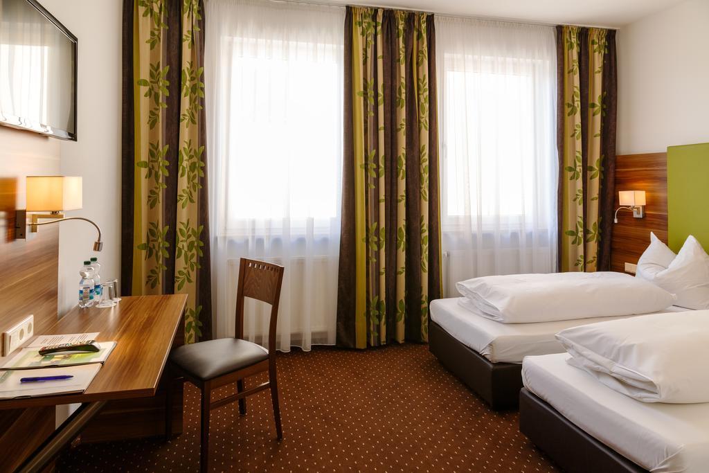 Hotel Und Cafe Paso Vierkirchen Zewnętrze zdjęcie